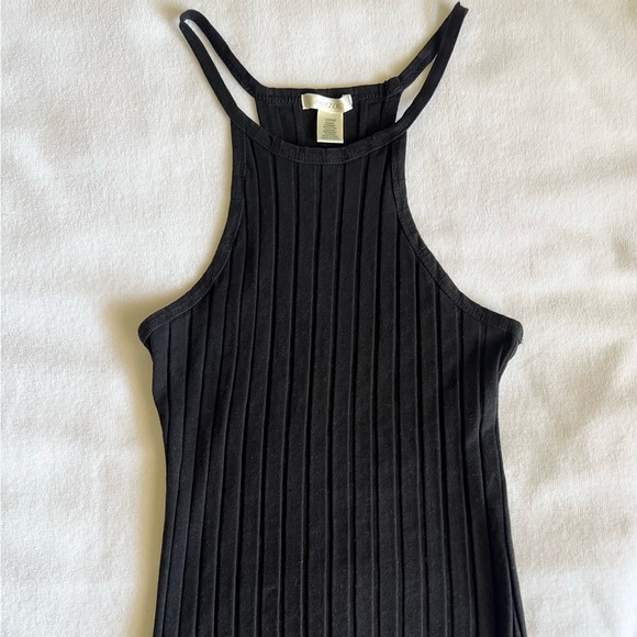 Black Ribbed Tank Top 🖤 - Picture 4 of 6